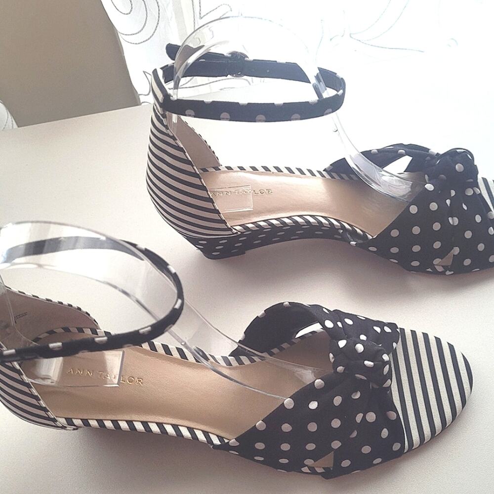 Ann Taylor Kaylin Polka Dot Knot Wedge Sandals Size 8 Black & White